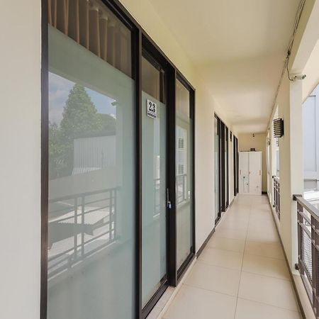 Reddoorz Syariah Near Green Park Jatiwarna Hotel Bekasi Exterior photo