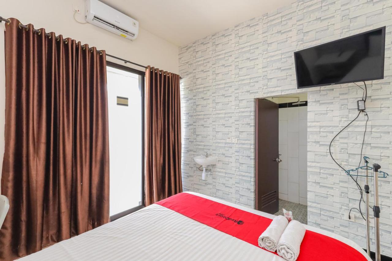 Reddoorz Syariah Near Green Park Jatiwarna Hotel Bekasi Exterior photo