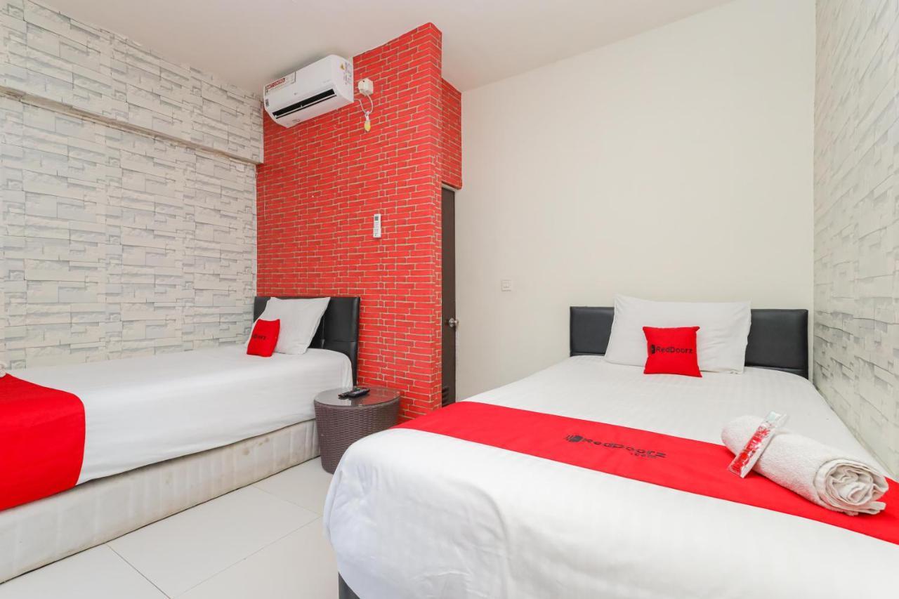 Reddoorz Syariah Near Green Park Jatiwarna Hotel Bekasi Exterior photo