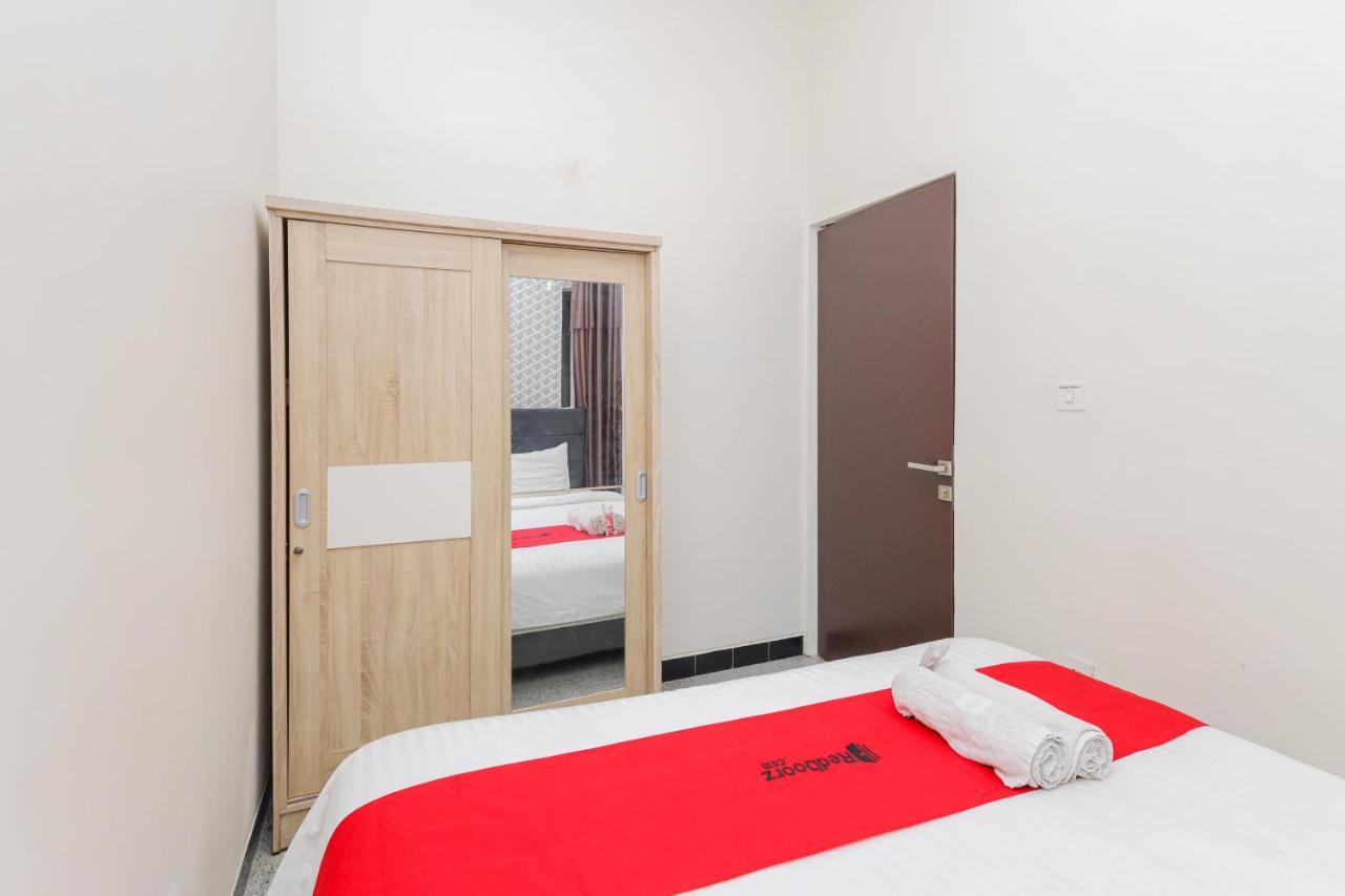 Reddoorz Syariah Near Green Park Jatiwarna Hotel Bekasi Exterior photo