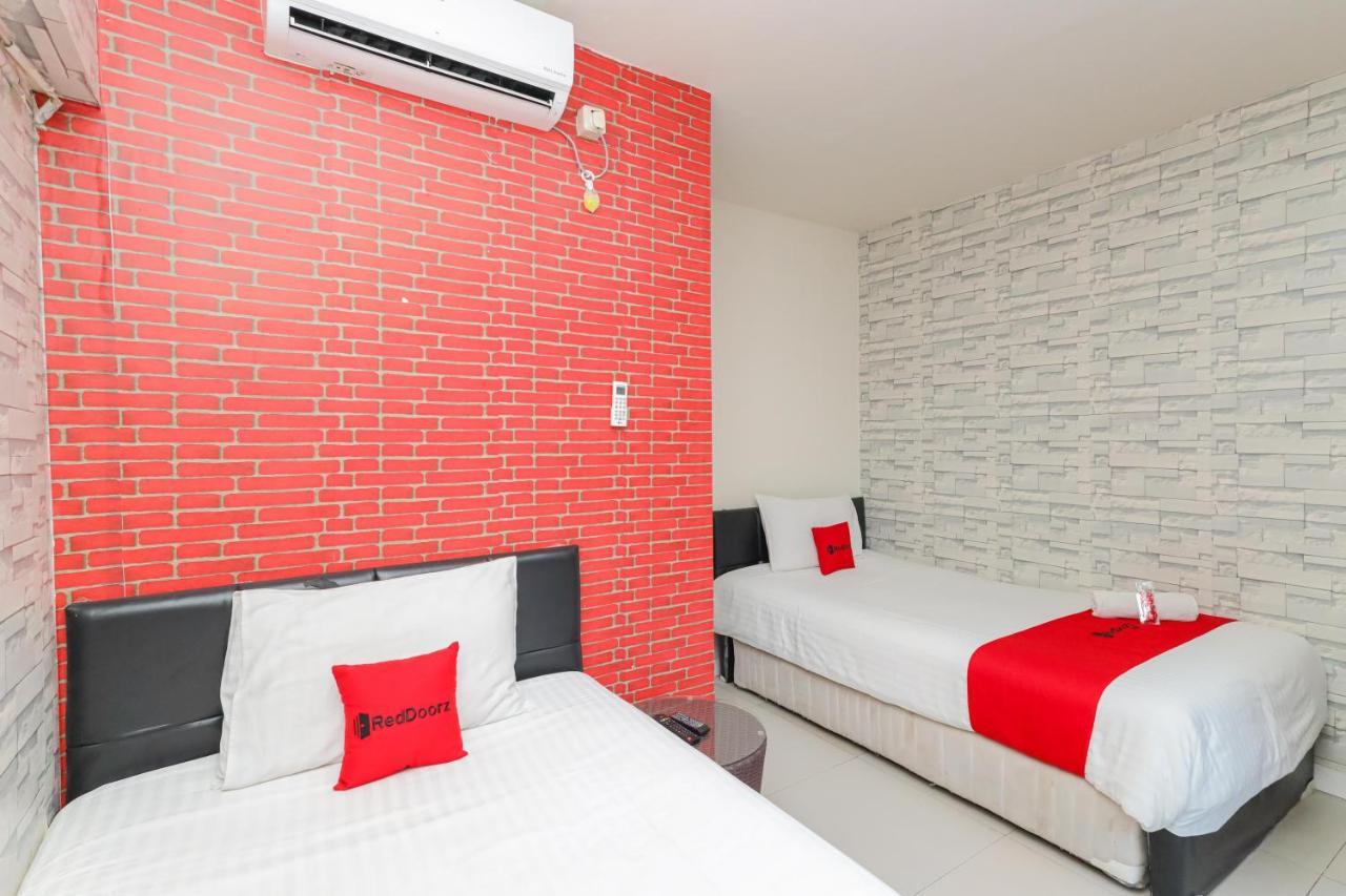 Reddoorz Syariah Near Green Park Jatiwarna Hotel Bekasi Exterior photo